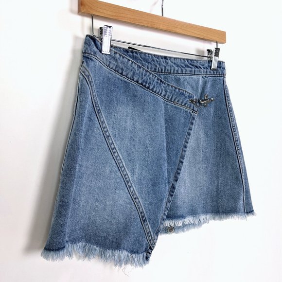 Blank NYC Size 24 XXS Womens Fringe Hem Wrap Mini Denim Skirt in Light Blue - Picture 2 of 13